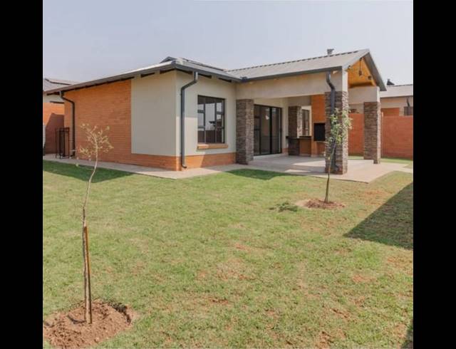 3 BEDROOM HOUSE FOR SALE IN SIX FOUNTAINS RESIDENTIAL ESTATE